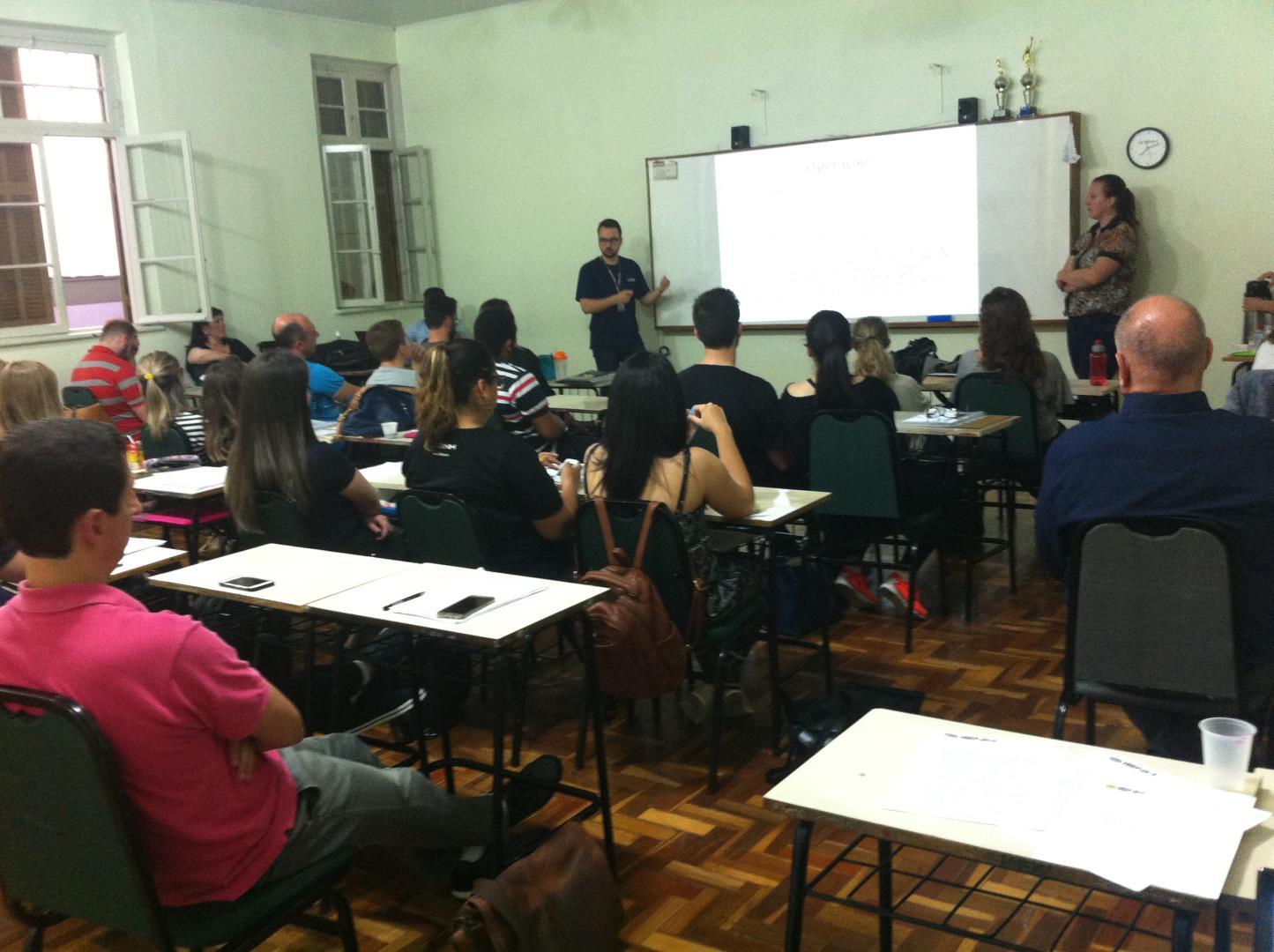 Palestra sobre exportação de cargas perigosas na IENH