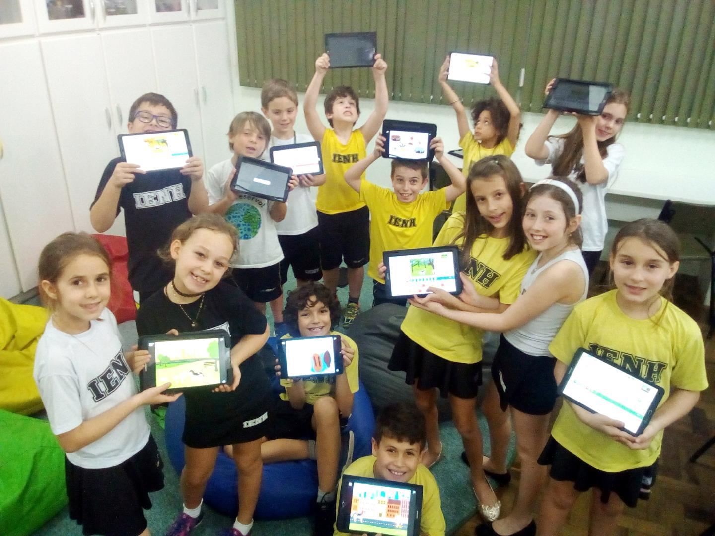 Pop Art e Programação: alunos bilíngues criam releituras utilizando aplicativo Scratch Jr Pop Art e Programação: alunos bilíngues criam releituras utilizando aplicativo Scratch Jr
