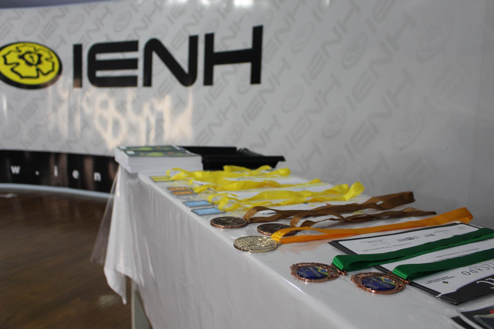 Premiações de eventos científicos foram entregues para alunos e ex-alunos da IENH Premiações de eventos científicos foram entregues para alunos e ex-alunos da IENH