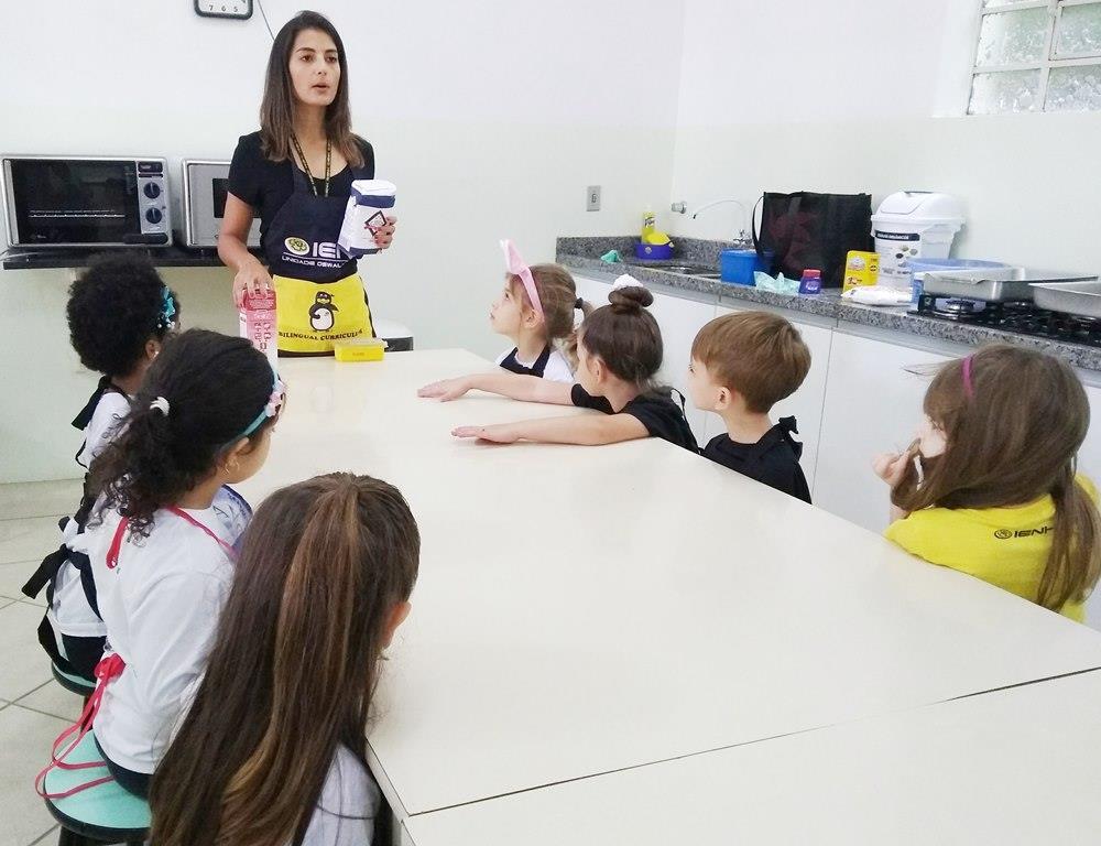 Produção de Easter Cookies na aula de Inglês da Educação Infantil