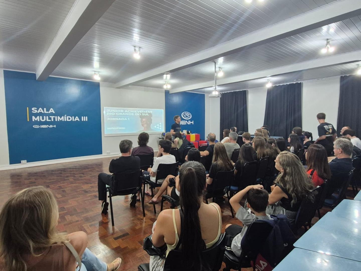 Projeto Miniempresa 2026 inicia com foco em protagonismo e vivência empreendedora na IENH