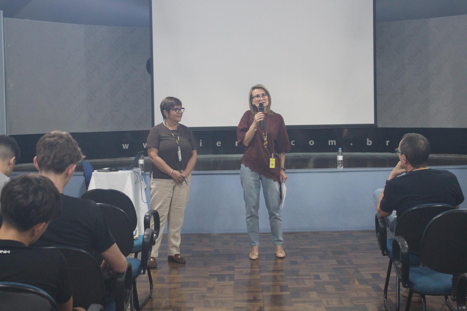 Projeto “Um olhar para o outro” inicia com estudantes do Ensino Médio da IENH