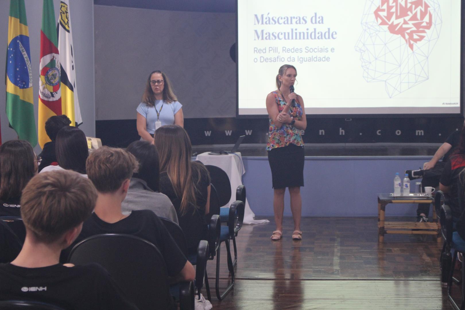 Reflexão e conscientização marcam palestra sobre violência contra a mulher no Ensino Médio