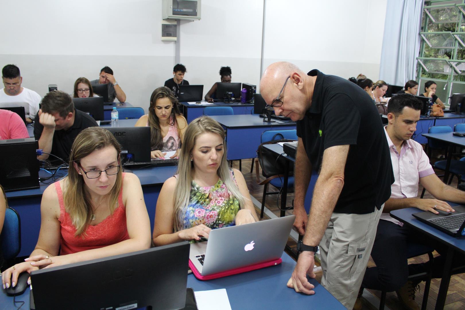 Seguem as aulas dos Intensivos de Verão na Faculdade IENH