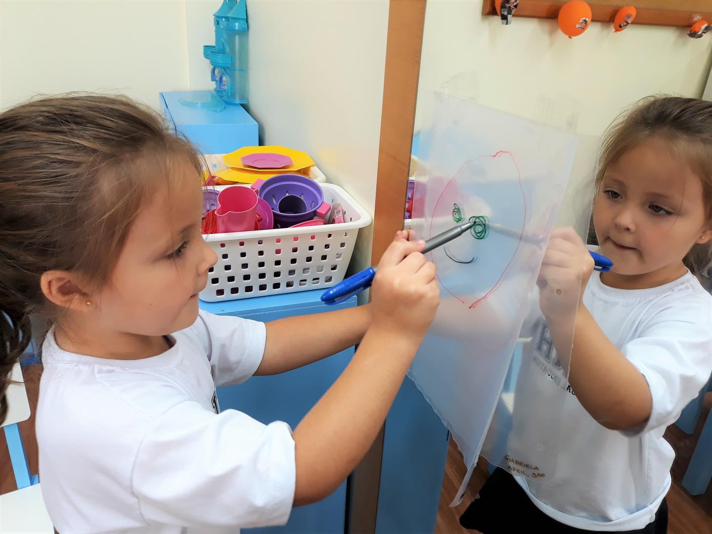Educação Infantil Bilíngue aprende sobre os sentimentos Educação Infantil Bilíngue aprende sobre os sentimentos