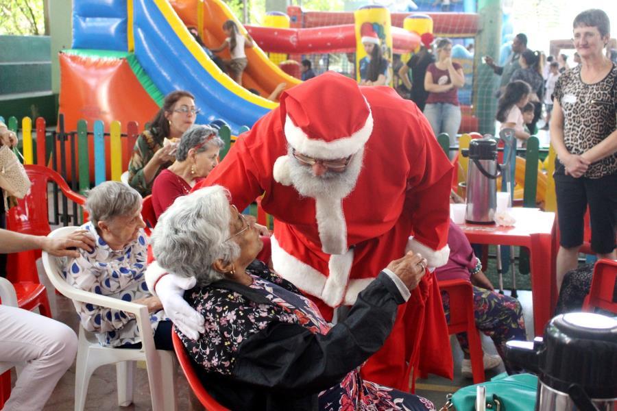 Tarde para celebrar o Natal e a solidariedade reúne mais de 550 pessoas na IENH