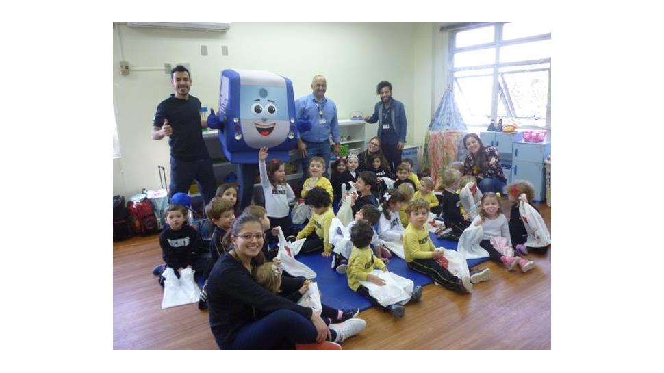 Turmas da Educação Infantil recebem colaboradores da Trensurb Turmas da Educação Infantil recebem colaboradores da Trensurb