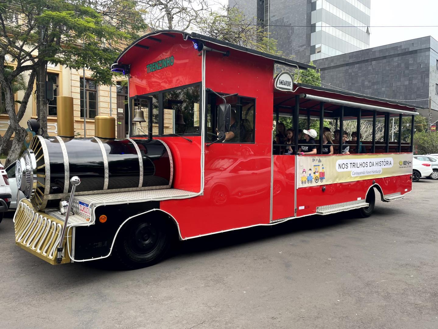 Turmas de Year 3 da Unidade Oswaldo Cruz realizam tour por Novo Hamburgo Turmas de Year 3 da Unidade Oswaldo Cruz realizam tour por Novo Hamburgo