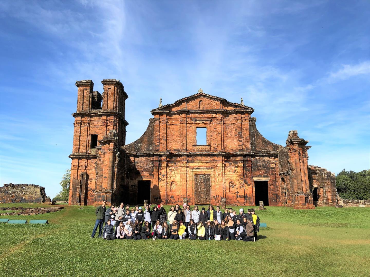 Viagem à região das Missões é realizada pelos 5°s anos do Ensino Fundamental da IENH Viagem à região das Missões é realizada pelos 5°s anos do Ensino Fundamental da IENH