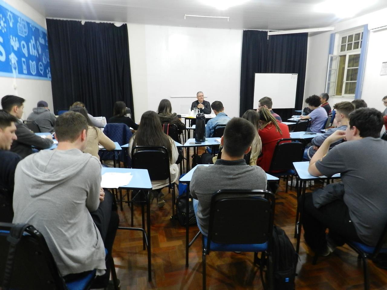 Vida saudável é abordada em conversa na Faculdade IENH