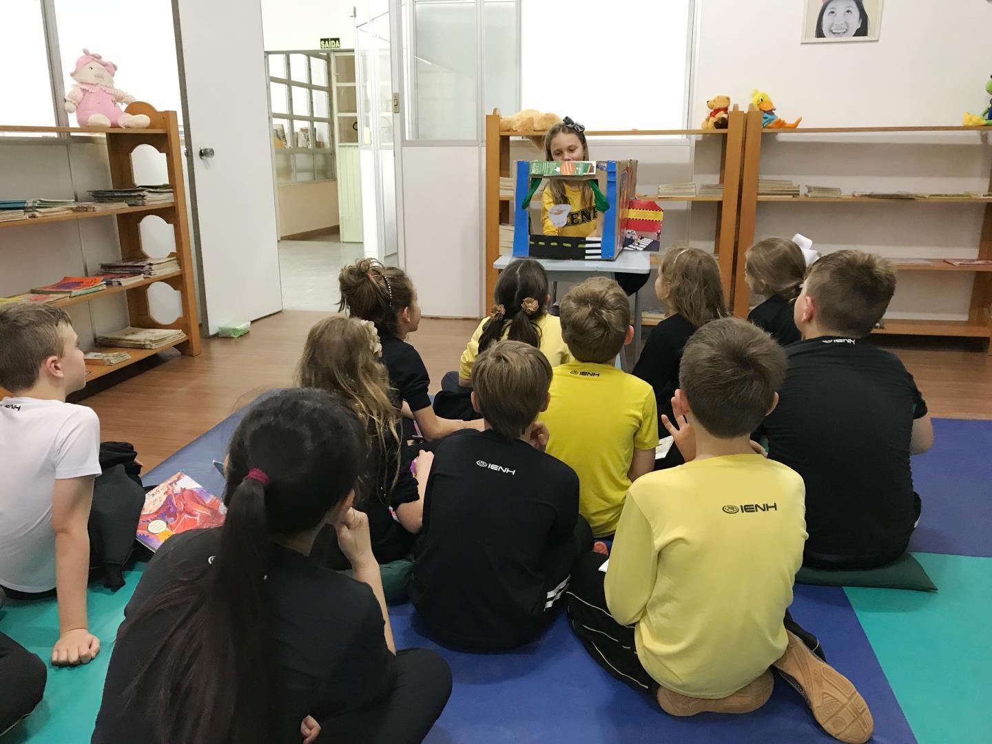 Vivências bilíngues a partir de livros em inglês na Unidade Pindorama Vivências bilíngues a partir de livros em inglês na Unidade Pindorama