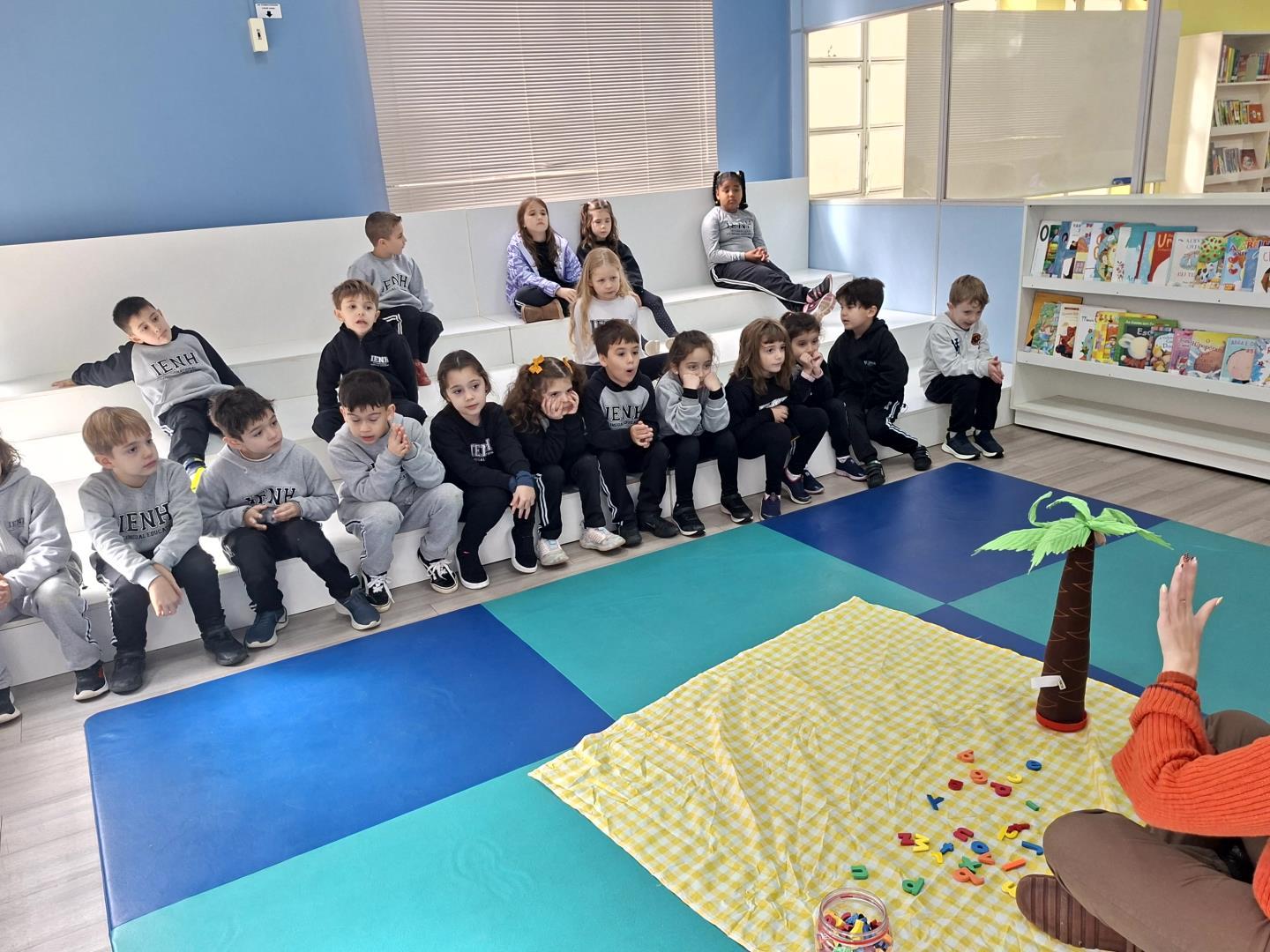 Year 1 da Unidade Pindorama explora o alfabeto e o mundo letrado em Língua Inglesa