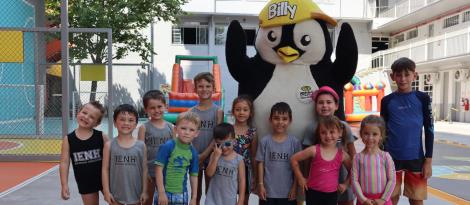 Projeto de Férias da Unidade Oswaldo Cruz promove brincadeiras com água e diversão com o Billy   Projeto de Férias da Unidade Oswaldo Cruz promove brincadeiras com água e diversão com o Billy