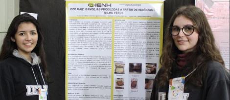 Alunas da IENH apresentam pesquisa em feira de Hong Kong Alunas da IENH apresentam pesquisa em feira de Hong Kong