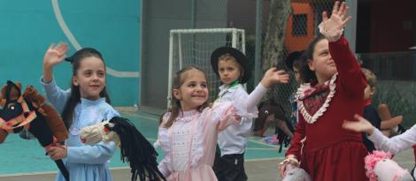 Alunos da IENH celebram a Semana Farroupilha com vivências da cultura gaúcha Alunos da IENH celebram a Semana Farroupilha com vivências da cultura gaúcha