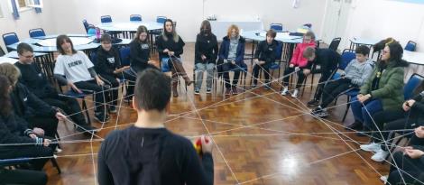 Atividade de integração e “teia da vida” são realizadas com estudantes do 7° ano na IENH
