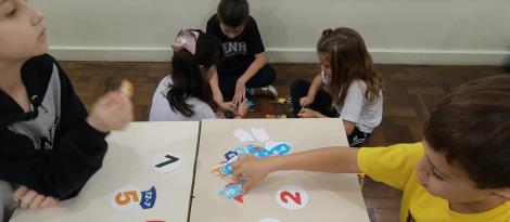 Atividade matemática envolve as famílias do 1° ano D do Ensino Fundamental da IENH Atividade matemática envolve as famílias do 1° ano D do Ensino Fundamental da IENH