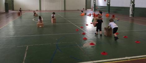 Aula de Educação Física especial é proposta às crianças da Educação Infantil da Unidade Oswaldo Cruz Aula de Educação Física especial é proposta às crianças da Educação Infantil da Unidade Oswaldo Cruz