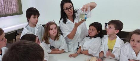 Bate-papo no Laboratório de Ciências amplia conhecimento dos alunos sobre os animais invertebrados