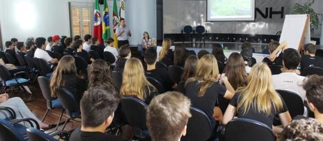 China é tema de palestra em Inglês para alunos bilíngues  China é tema de palestra em Inglês para alunos bilíngues