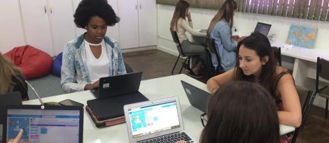 Colaboradores da IENH participam de cursos de aprendizagem digital