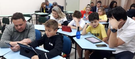 Conexão pela Aprendizagem – Alunos ensinam pais a usarem o Google Classroom