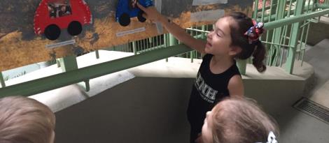 Crianças da Educação Infantil da IENH trabalham os meios de transportes  Crianças da Educação Infantil da IENH trabalham os meios de transportes