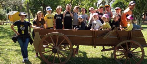 Crianças da IENH visitam o Sítio Recanto do Vovô para explorar o vocabulário Crianças da IENH visitam o Sítio Recanto do Vovô para explorar o vocabulário