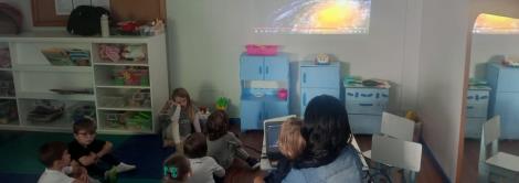 Crianças da Unidade Pindorama realizam atividade envolvendo o plurilinguismo