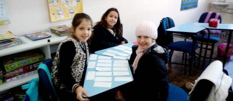 Diversão com a família para ensinar e aprender Inglês Diversão com a família para ensinar e aprender Inglês