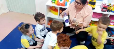 Diversão no aprendizado sobre as cores em inglês nos Níveis 2 Diversão no aprendizado sobre as cores em inglês nos Níveis 2