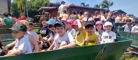 Educação Infantil da IENH visita o sítio Quinta da Estância e aprende sobre a fauna e flora do local