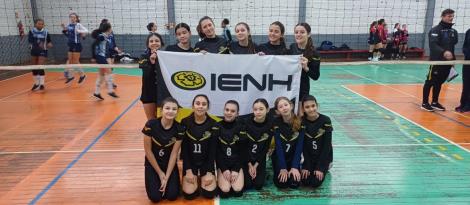 Equipe mirim feminina da IENH participa da Liga Nova Petrópolis de voleibol