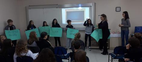 Estudantes bilíngues participam da Semana Nacional de Educação Financeira