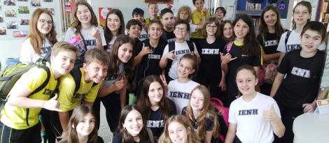 Estudantes bilíngues realizam exame de Cambridge Estudantes bilíngues realizam exame de Cambridge