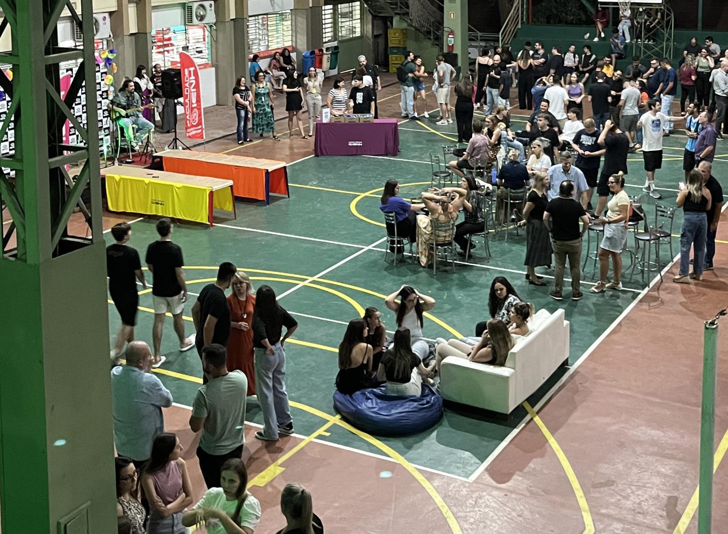 Estudantes dos Cursos Técnicos e Faculdade IENH iniciam ano letivo