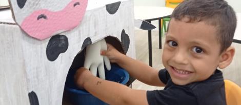 Experiência oportuniza o estudo sobre o leite em turmas da Educação Infantil da Unidade Oswaldo Cruz