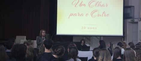Fórum Social reúne comunidade escolar em dia de homenagens e apresentações Fórum Social reúne comunidade escolar em dia de homenagens e apresentações