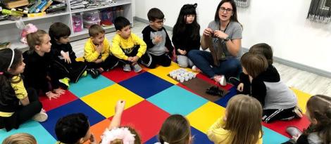 Frutas são tema de projeto de estudos na Educação Infantil Bilíngue Frutas são tema de projeto de estudos na Educação Infantil Bilíngue