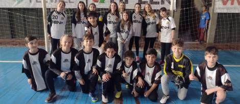 Futsal e handebol sub-11 da IENH em destaque na Olimpíada Escolar