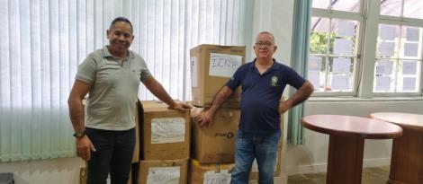 Grupo Ellos recebe doação de mil peças de roupas para customização