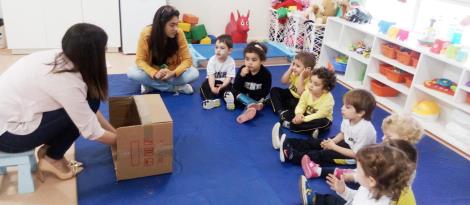 Hora do conto em inglês e parceria com as famílias no Nível 2B Hora do conto em inglês e parceria com as famílias no Nível 2B