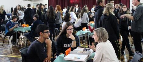 IENH promove Feira de Profissões para alunos do Ensino Médio IENH promove Feira de Profissões para alunos do Ensino Médio