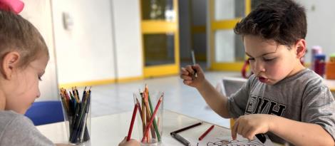 Kindergarten 4C da Unidade Pindorama explora a identidade por meio das formas geométricas Kindergarten 4C da Unidade Pindorama explora a identidade por meio das formas geométricas