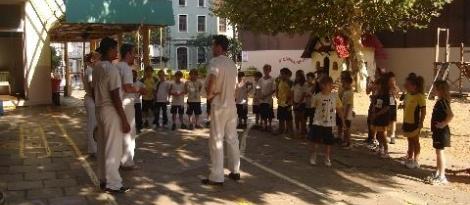 Alunos da Unidade Oswaldo Cruz assistem demonstração de Capoeira