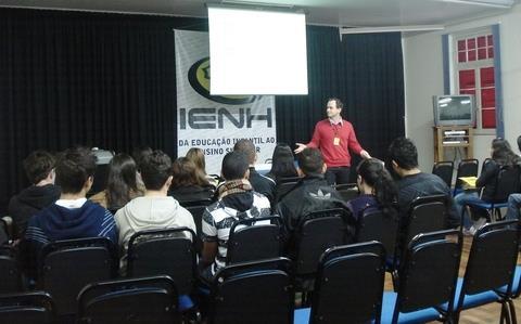 Alunos da Escola Berthalina visitam a IENH