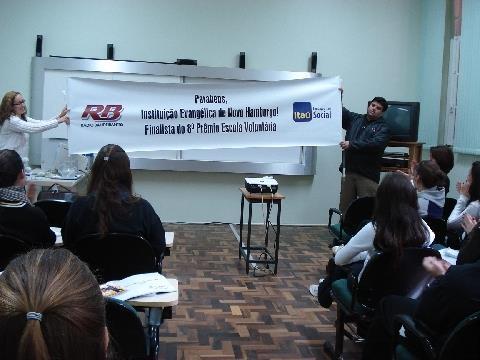 Reportagem de rádio feita pelos alunos da IENH 