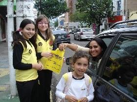 Monitores Ecológicos e Agentes Mirins do Trânsito da IENH promovem Ação Educativa