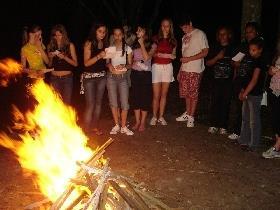 Grupo Amigos da Paz da IENH realiza Acampadentro