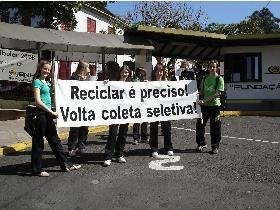 Grêmio Estudantil da IENH realiza passeata pelo retorno da Coleta Seletiva de Lixo em Novo Hamburgo